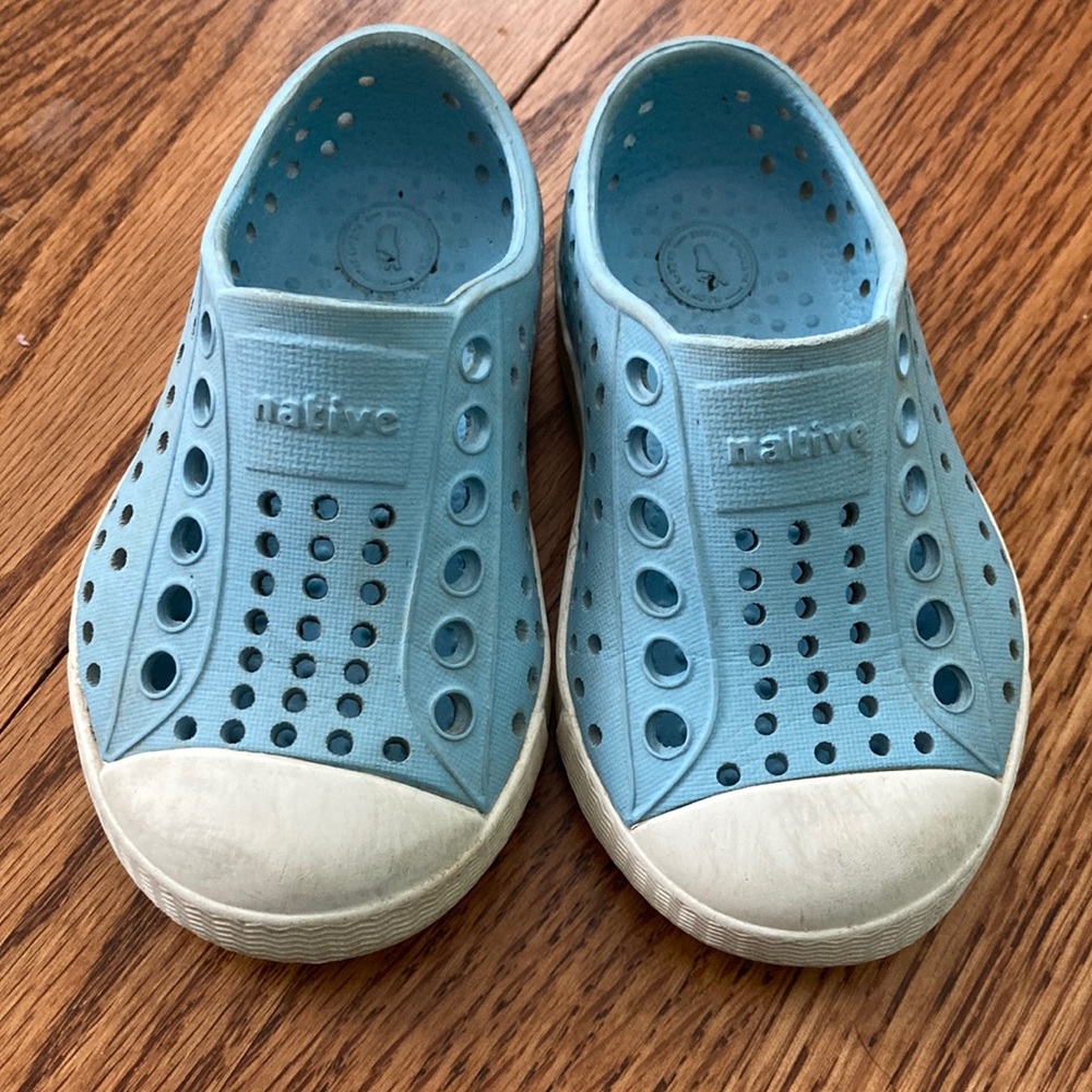 Native 4C baby blue slip on shoes